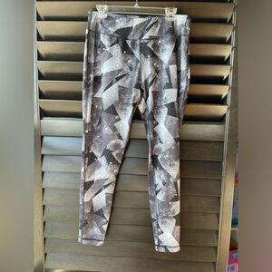 Danskin women’s grey Star Sky crop Leggings Size Large